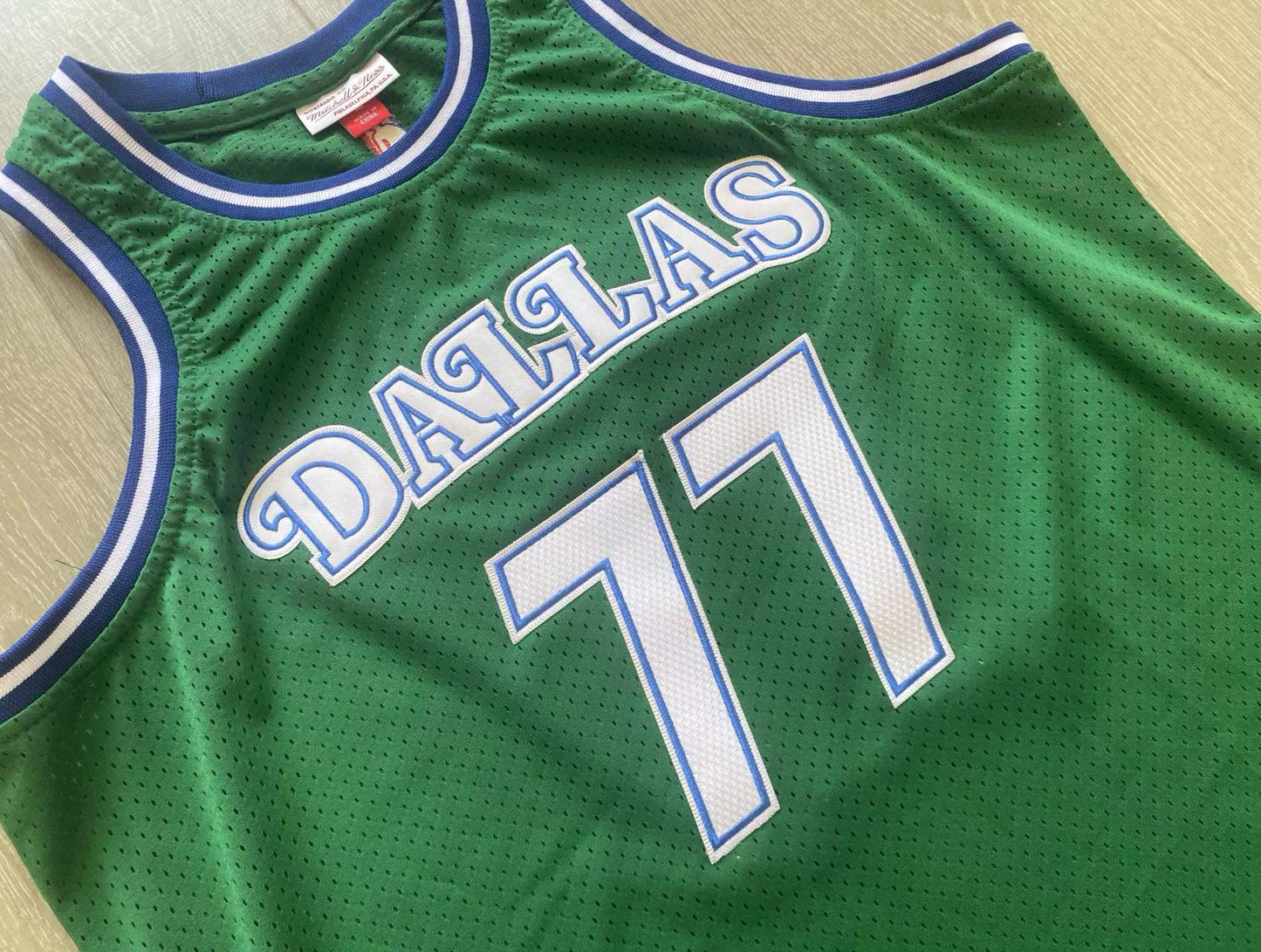 Dallas Mavericks Doncic 77 Green MN