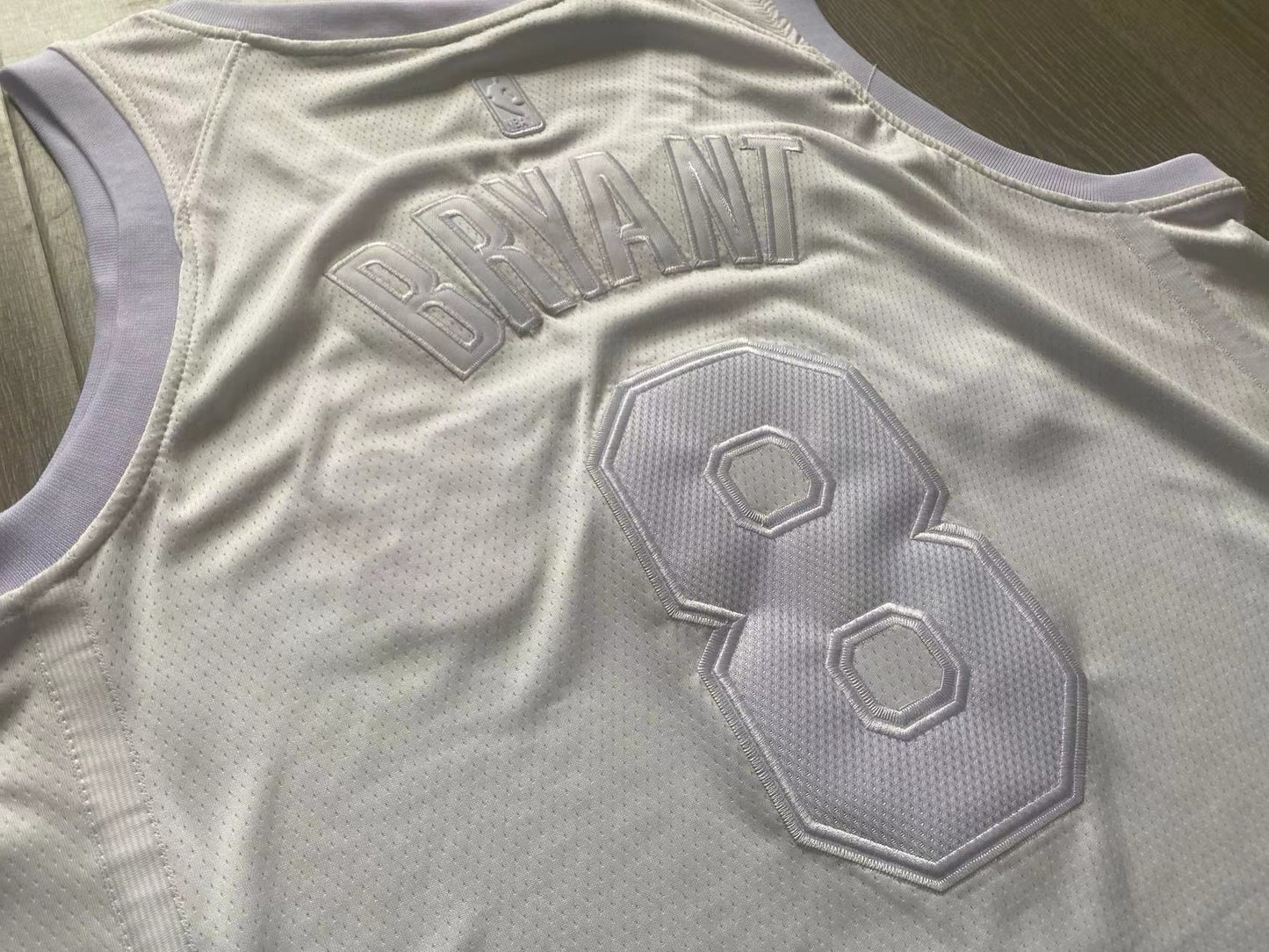 Los Angeles Lakers Bryant White 8 MN