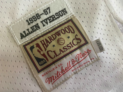 Allen Iverson Philadelphia 76ers 3 White MN