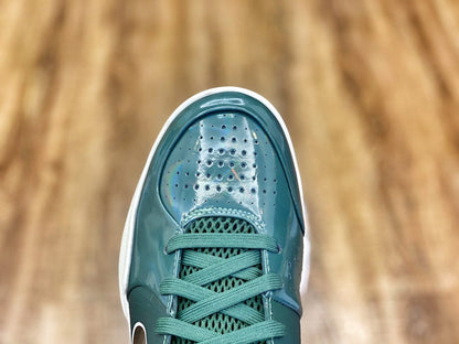 Kobe 4 Undefeated Milwaukee Bucks